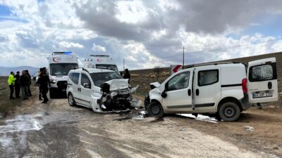 Malatya’nın Darende ilçesinde iki aracın kafa kafaya çarpıştığı trafik kazasında