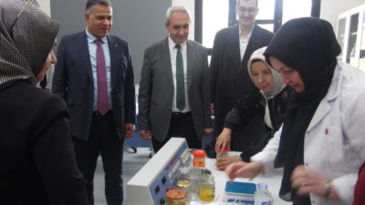 Malatya’da Dünya Sıfır Atık Günü kapsamında düzenlenen etkinliklerde, öğrencilerin hazırladığı
