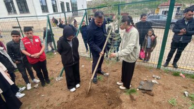 Malatya Büyükşehir Belediyesi tarafından düzenlenen ‘Sıfır Atık Günü’ programında öğrencilerin