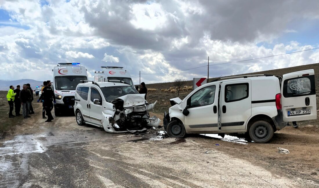 Malatya’nın Darende ilçesinde iki aracın kafa kafaya çarpıştığı trafik kazasında
