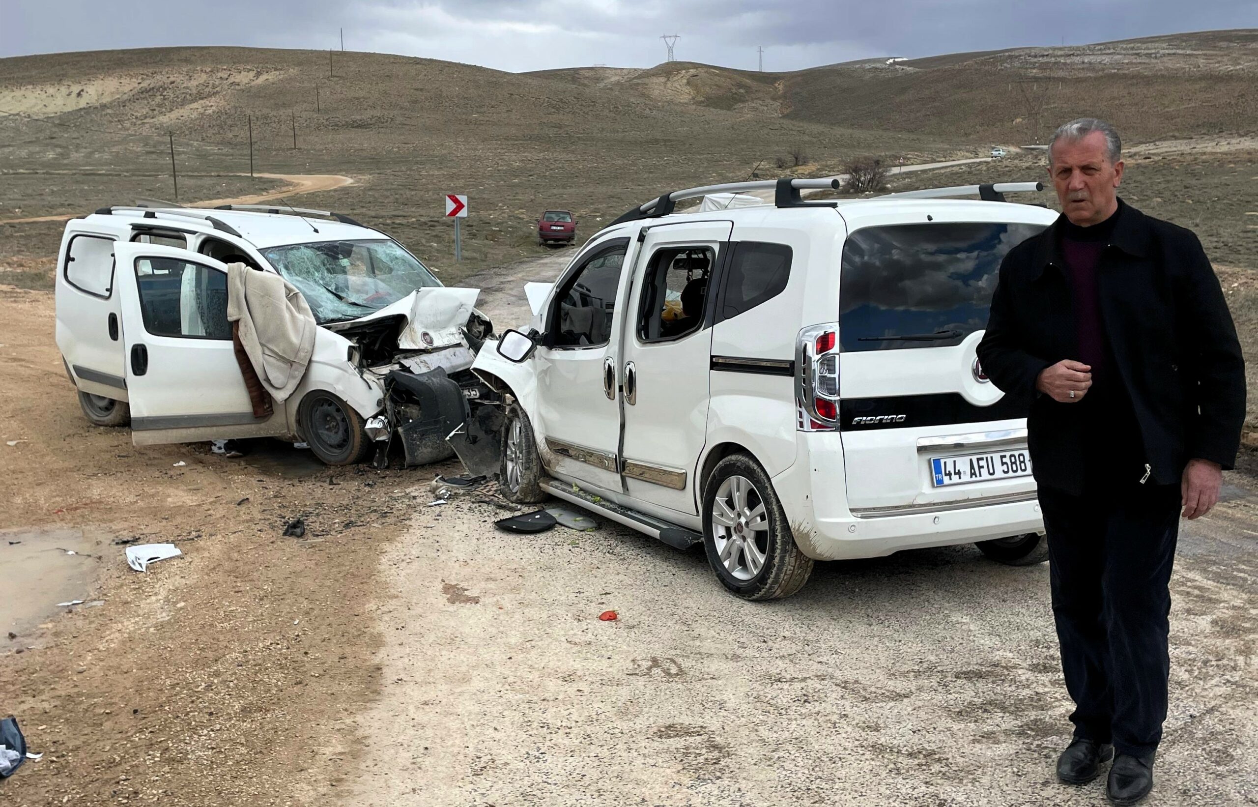 Feci kazada 4 kişi yaralandı..Kafa kafaya çarpıştılar!