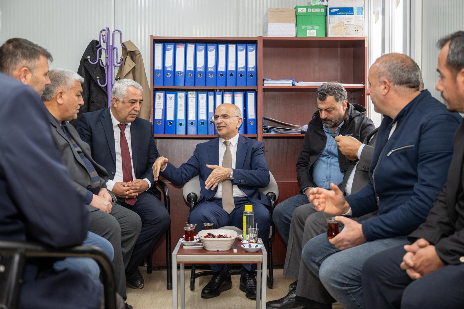 Malatya Büyükşehir Belediye Başkanı Sami Er, “Depremin yaralarını sarmakla kalmıyor,
