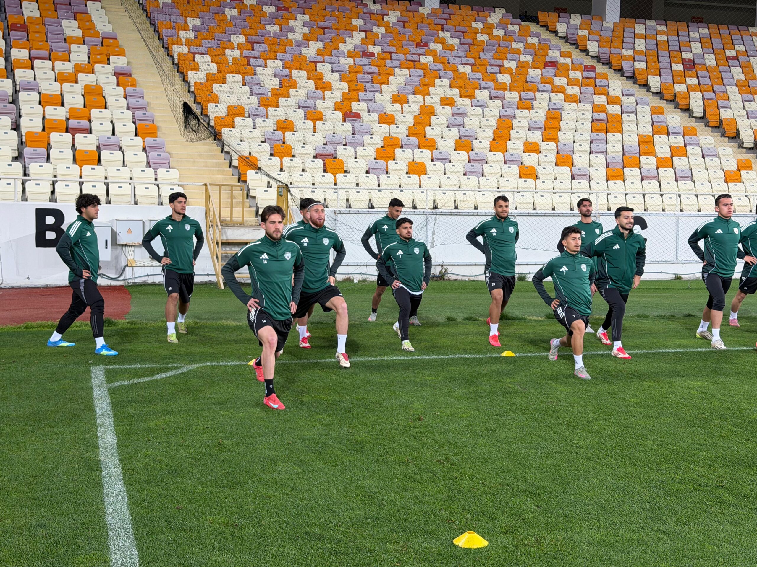 Yeşilyurtspor idmanını maç saati ve stadyumda yaptı..
