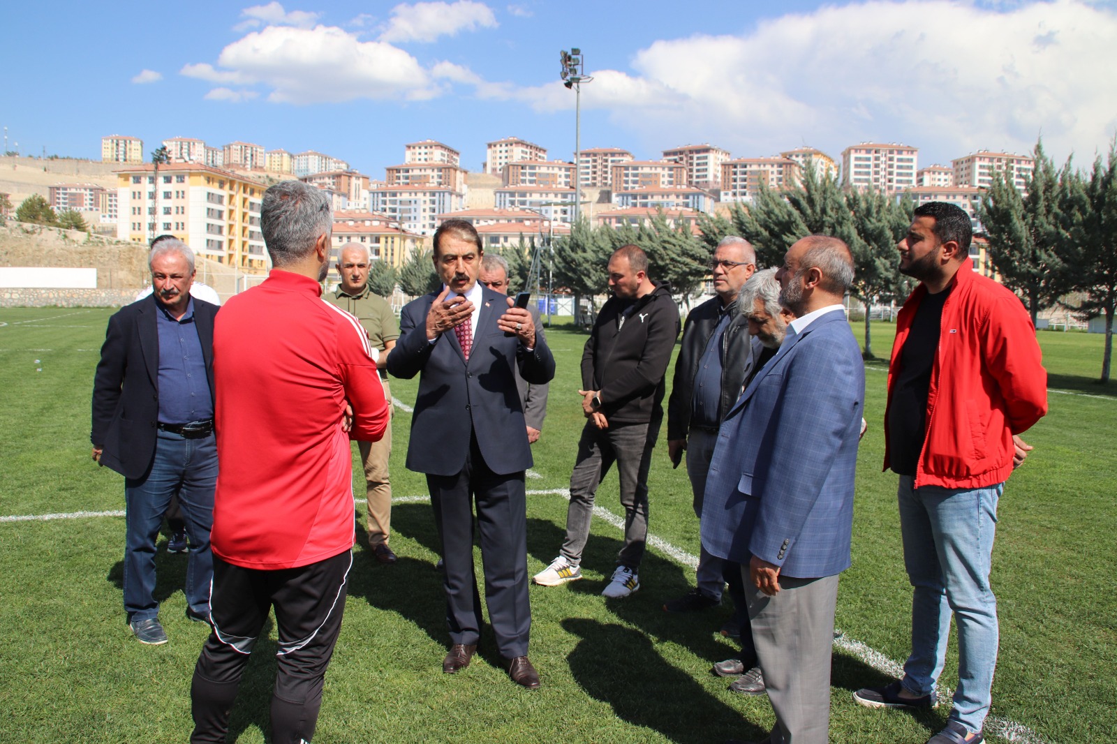 Şevket Keskin'den iş adamlarına çağrı: "Küskünlükleri geride bırakalım"