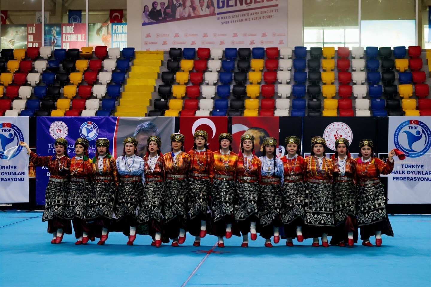 Adıyaman’da düzenlenen Kulüpler Arası Halk Oyunları Yarışması büyük coşkuya sahne