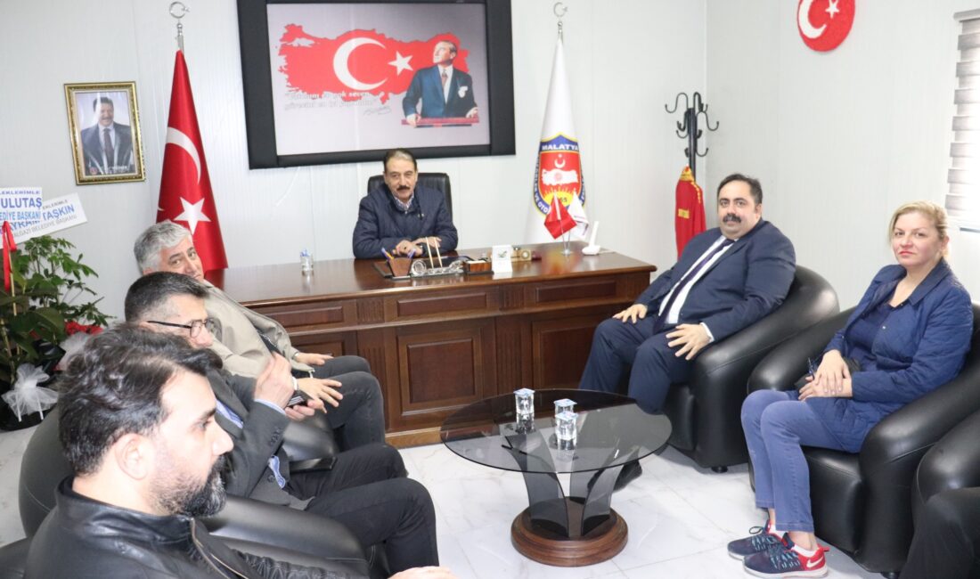 Cumhuriyet Halk Partisi (CHP) Malatya İl Başkanı Barış Yıldız, beraberinde