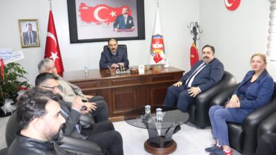 Cumhuriyet Halk Partisi (CHP) Malatya İl Başkanı Barış Yıldız, beraberinde