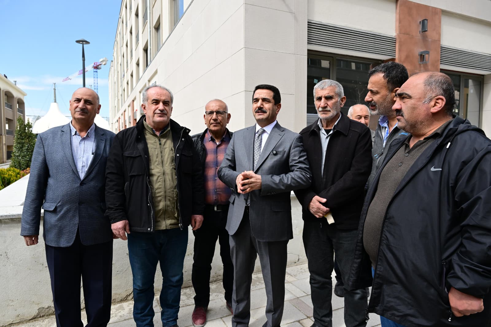 Battalgazi Belediyesi, anahtar teslimi yapılan Akpınar Çarşısı’nda dükkân içleri ve