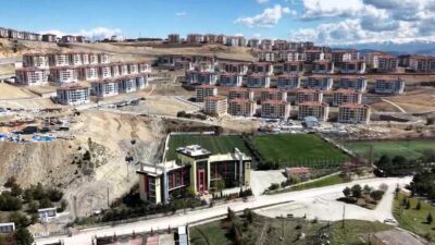 Malatya Valisi Seddar Yavuz, Battalgazi Bahçebaşı Mahallesi’nde yapımı tamamlanan bin