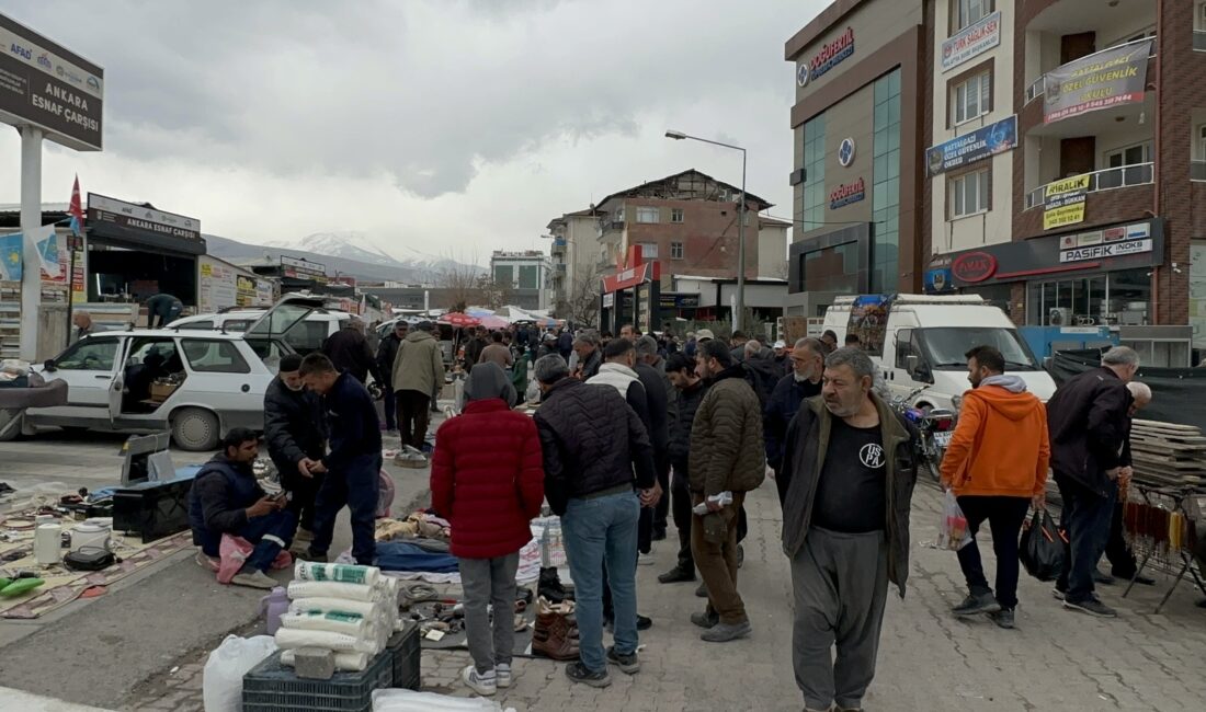 Her Pazar binlerce ziyaretçi akın ediyor, iğneden ipliğe her şey