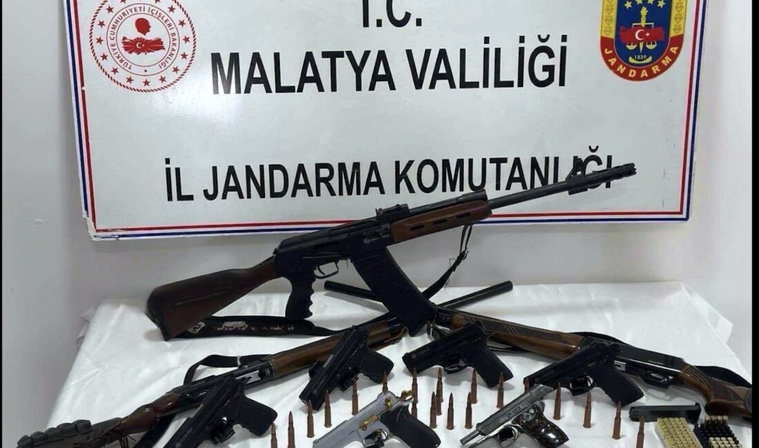 Malatya’da jandarma ekiplerinin düzenlediği operasyonda, ev ve iş yerlerine gizlenmiş