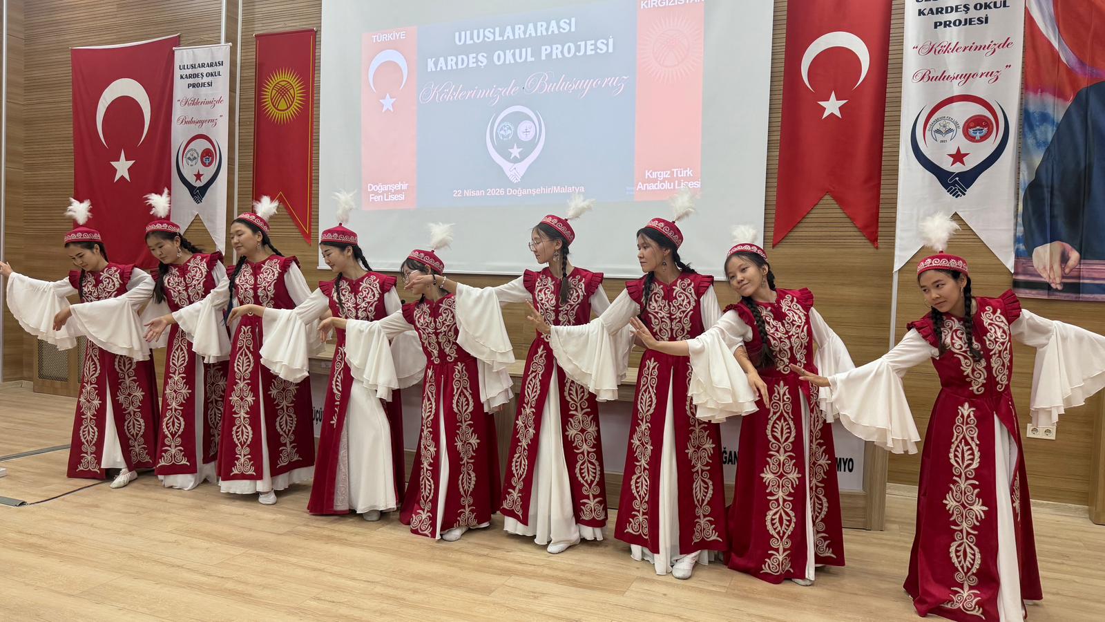 “Köklerimizde Buluşuyoruz Projesi” kapsamında Kırgızistan’dan gelen öğrenci ve öğretmenler Doğanşehir’de