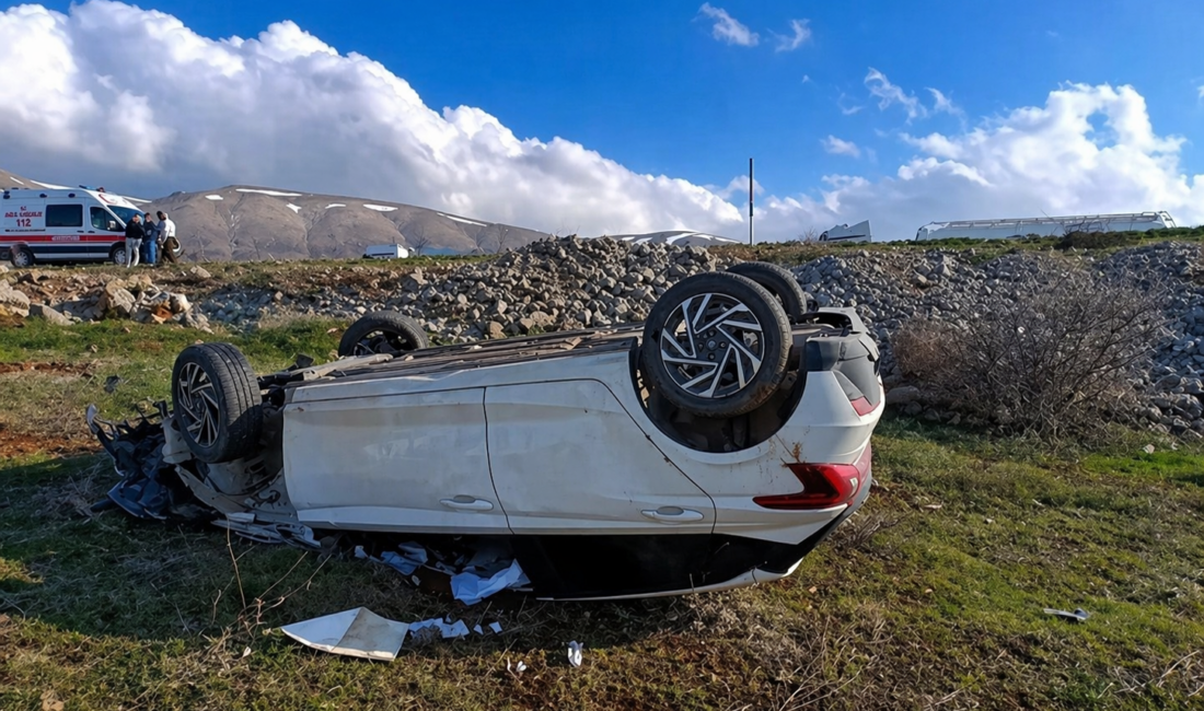 Malatya’nın Doğanşehir ilçesinde kontrolden çıkarak şarampole devrilen otomobilin sürücüsü yaralandı.Thank