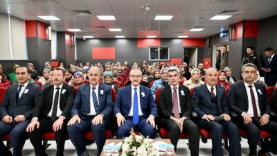 Malatya’da İnönü Ortaokulu’nda düzenlenen “En İyi Narkotik Polisi: Anne” eğitim