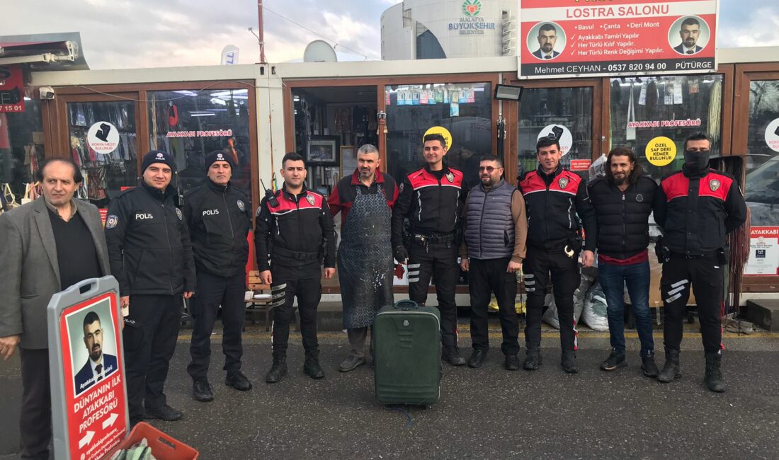 Malatya’da bir grup esnaf, Türk Polis Teşkilatı’nın 181’inci kuruluş yıl