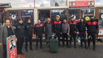 Malatya’da bir grup esnaf, Türk Polis Teşkilatı’nın 181’inci kuruluş yıl