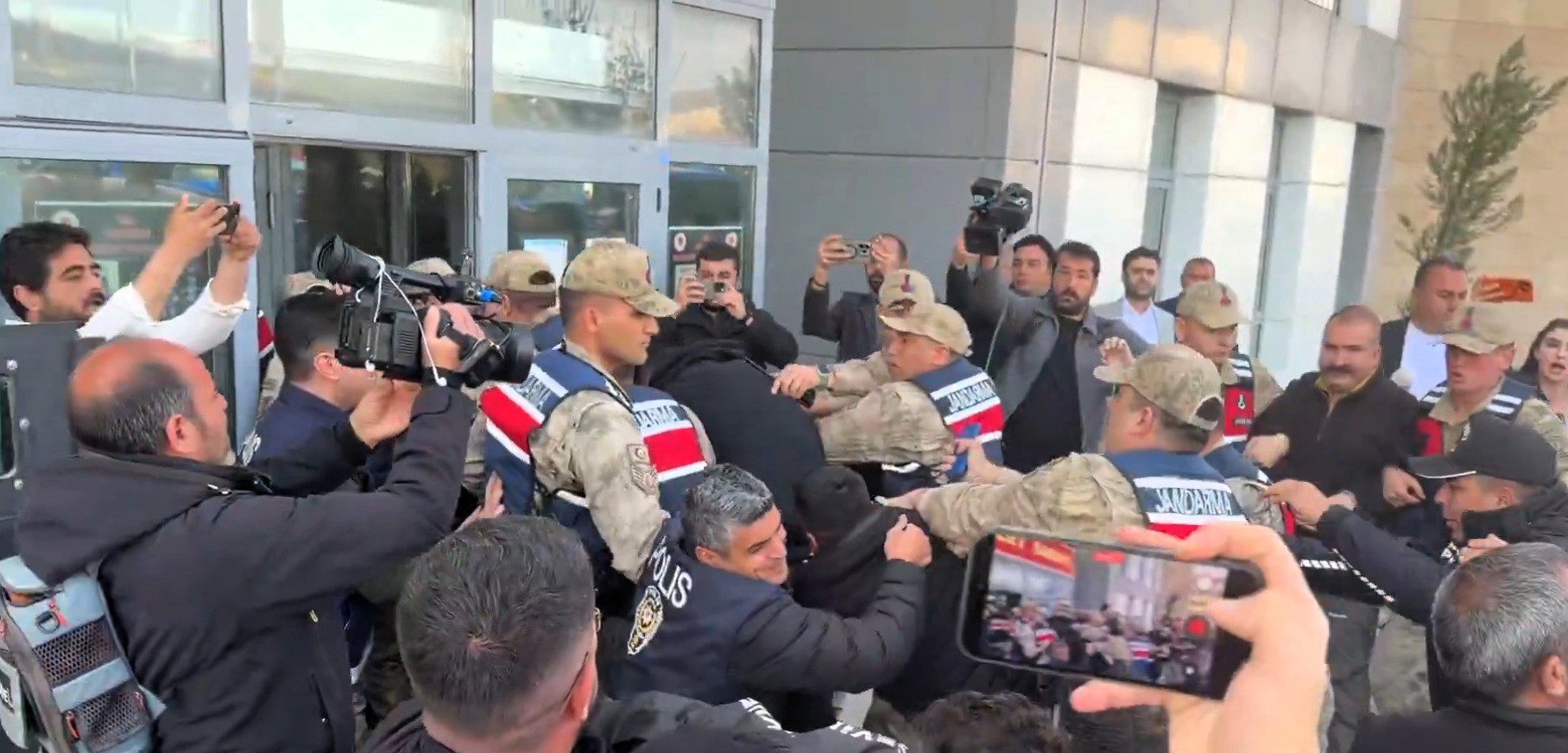 Tunceli’de kayıp üniversite öğrencisi Gülistan Doku soruşturması kapsamında gözaltındaki şüphelilerden