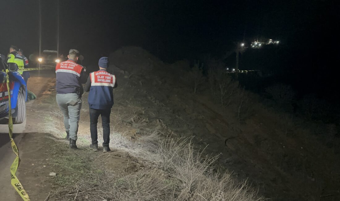 Malatya’nın Hekimhan ilçesinde maden işçilerini taşıyan servis minibüsünün devrilmesi sonucu