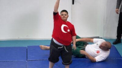 Malatya’nın Kale ilçesinde düzenlenen “+1 Üniversite” açılış programında, down sendromlu