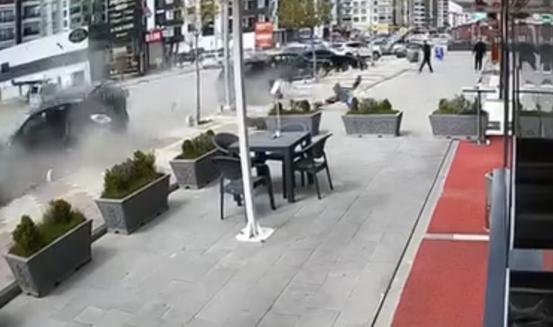 Malatya’da kontrolden çıkan otomobilin park halindeki 3 araca çarptığı kazada