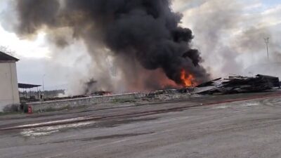 Yeşilyurt’ta Karayolları Şefliği’nde çıkan yangın paniğe yol açtı, olayda yaralanan