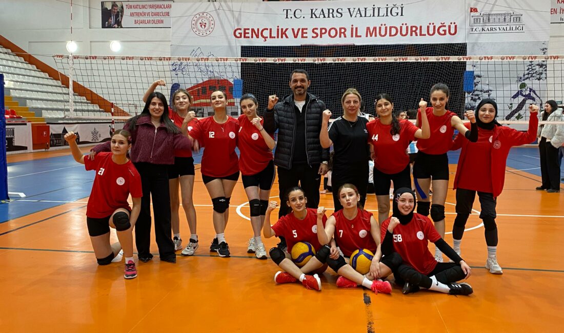 Kars’ın dondurucu soğuğuna inat, Malatya’nın altın kızları sahayı yaktı geçti!