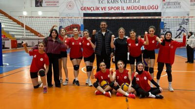 Kars’ın dondurucu soğuğuna inat, Malatya’nın altın kızları sahayı yaktı geçti!
