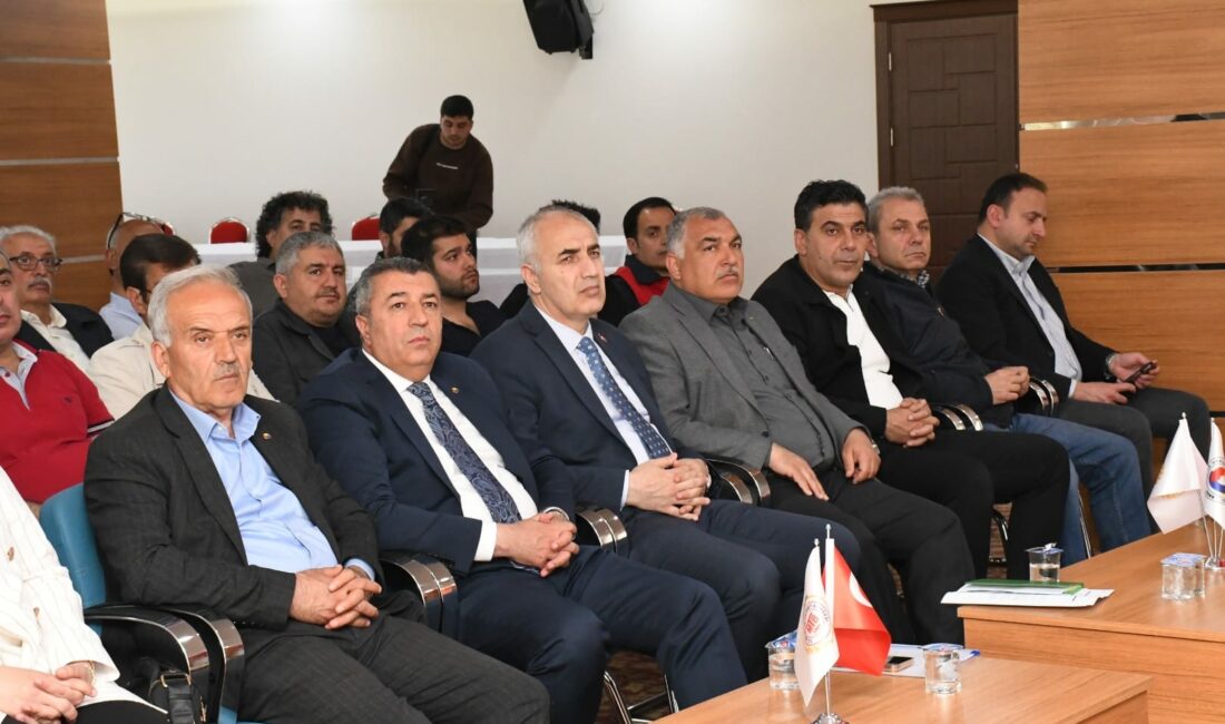 Malatya’da düzenlenen toplantıda kayısıda zirai donun etkileri ve ihracatta kalıntı
