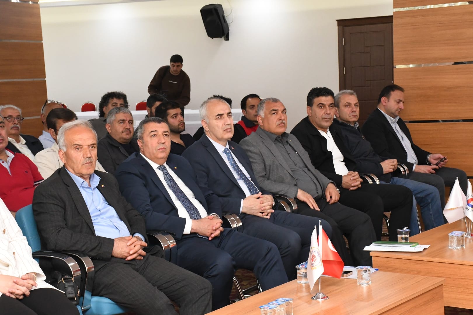 Malatya’da düzenlenen toplantıda kayısıda zirai donun etkileri ve ihracatta kalıntı