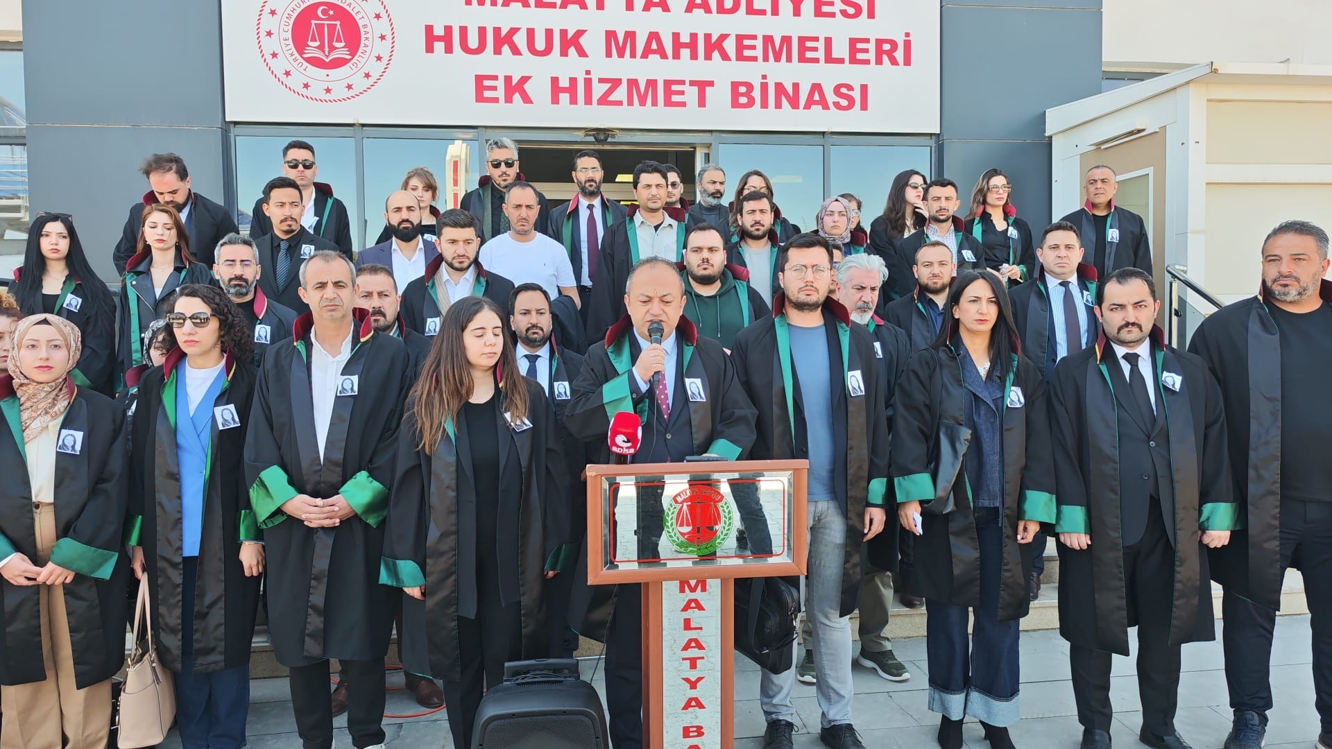 Malatya’da avukatlar, meslektaşları Avukat Hatice Kocaaefe’nin uğradığı saldırı sonucu hayatını