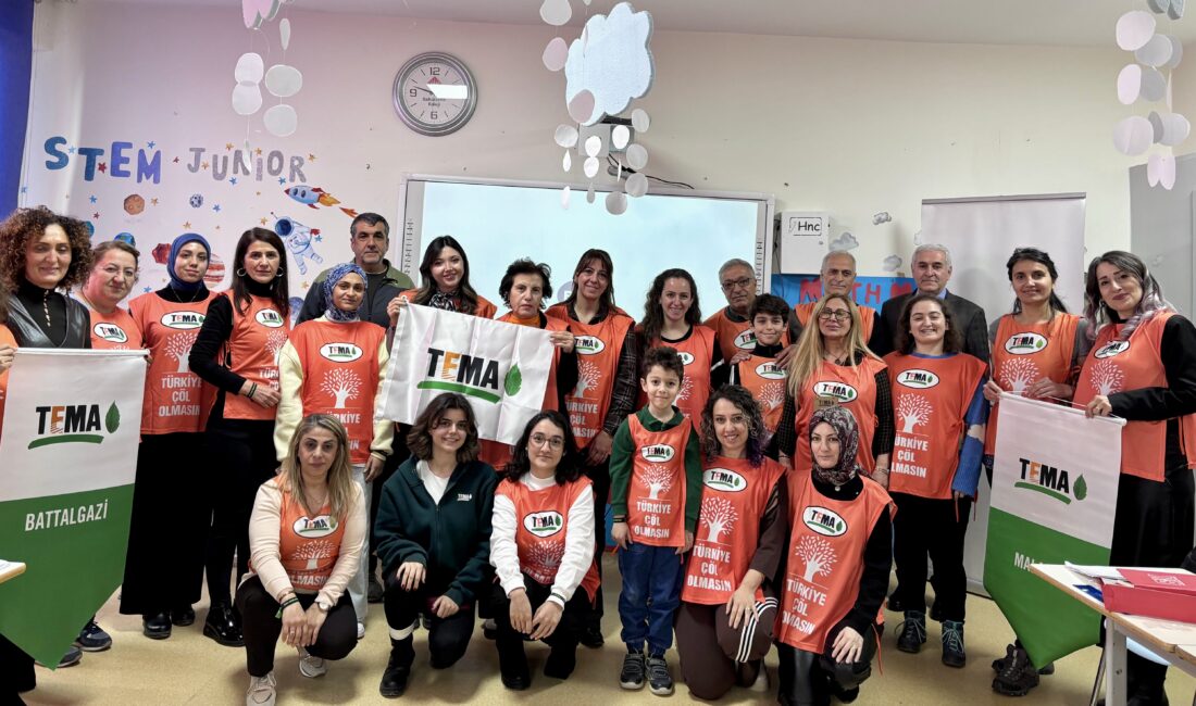Malatya’da düzenlenen Temel Gönüllü Eğitimi programına katılan TEMA gönüllüleri, çocuklara