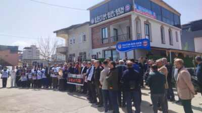 Malatya’da Eğitim-Bir-Sen 1 No’lu Şubesi öncülüğünde bir araya gelen eğitimciler,