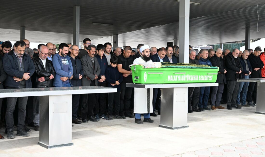 Malatya’da yüzme havuzunda fenalaşarak hayatını kaybeden sınıf öğretmeni Çiğdem Karagülle,