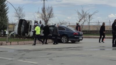 Malatya’da iki otomobilin çarpıştığı kazada 3 kişi yaralandı. Yaralıların hayati
