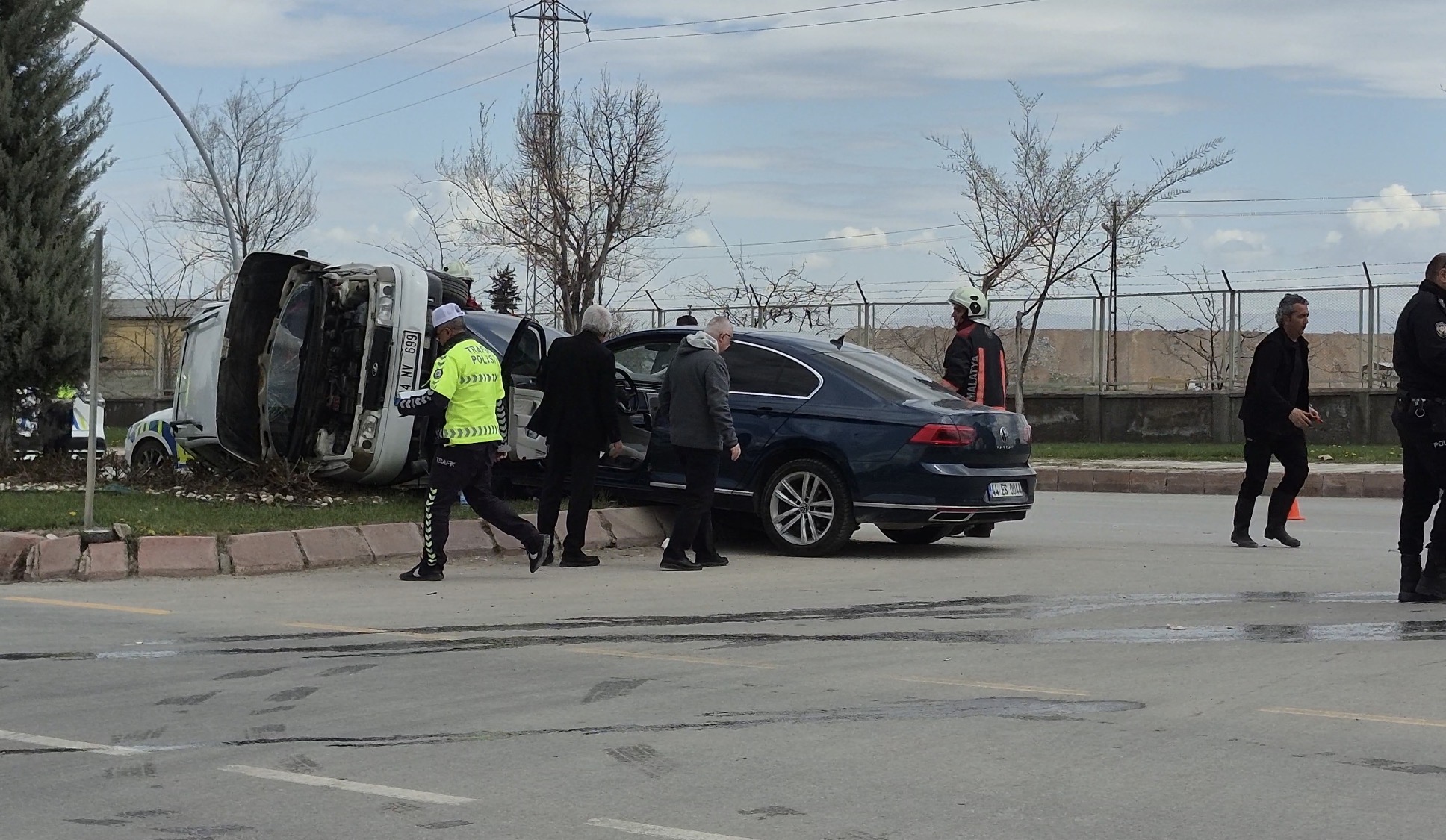 Malatya’da iki otomobilin çarpıştığı kazada 3 kişi yaralandı. Yaralıların hayati