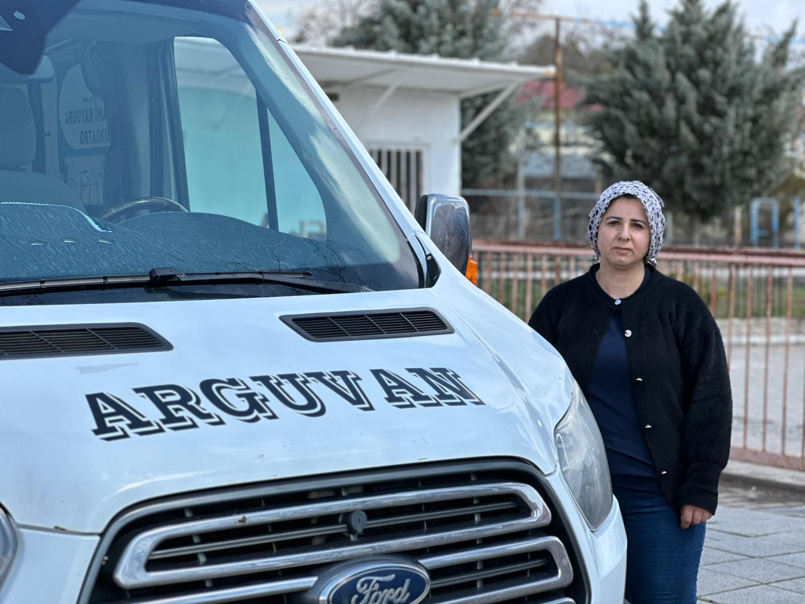 Malatya’da servis şoförlüğüne başlayan 40 yaşındaki 3 çocuk annesi Mercan