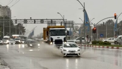 Malatya’da sağanak yağışın ardından bazı bölgelerde kısa süreli dolu etkili