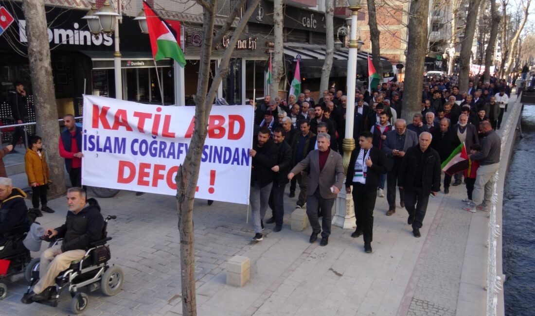 Malatya’da Kudüs Kardeşlik Platformu öncülüğünde düzenlenen yürüyüşte yüzlerce kişi Mescid-i