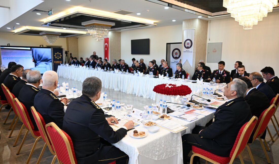 İçişleri Bakan Yardımcısı Ali Çelik ve üst düzey güvenlik yöneticilerinin
