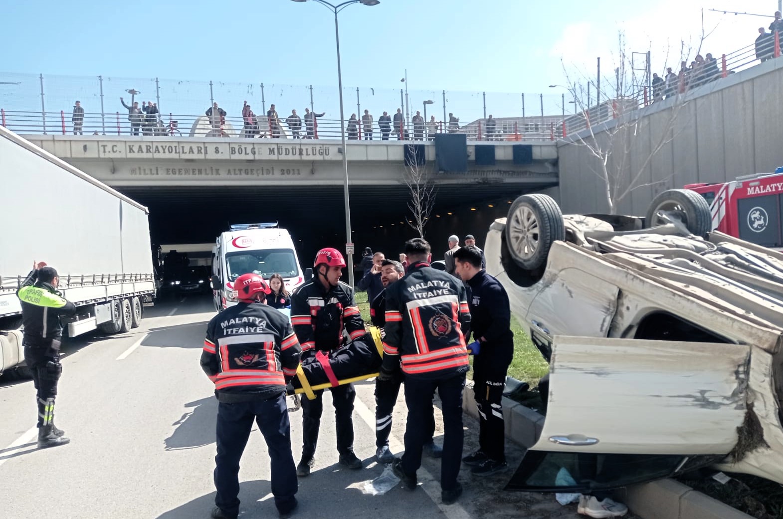 Malatya’da kontrolden çıkan otomobilin ters dönerek refüje çıkması sonucu meydana