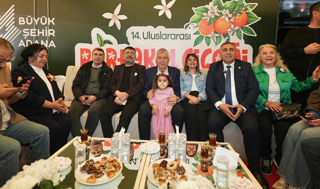CHP Malatya Milletvekili Veli Ağbaba, Adana’daki Portakal Çiçeği Karnavalı’na katılarak