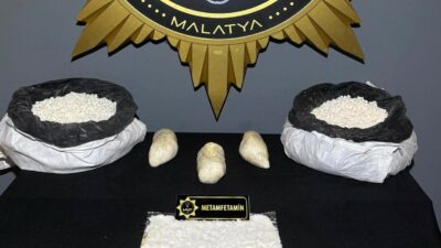 Malatya’da narkotik ekiplerinin yürüttüğü çalışmalar kapsamında düzenlenen operasyonda, bir araçta