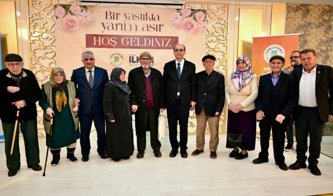 Yeşilyurt Belediyesi tarafından düzenlenen “Bir Yastıkta Yarım Asır” programında, evliliklerinde