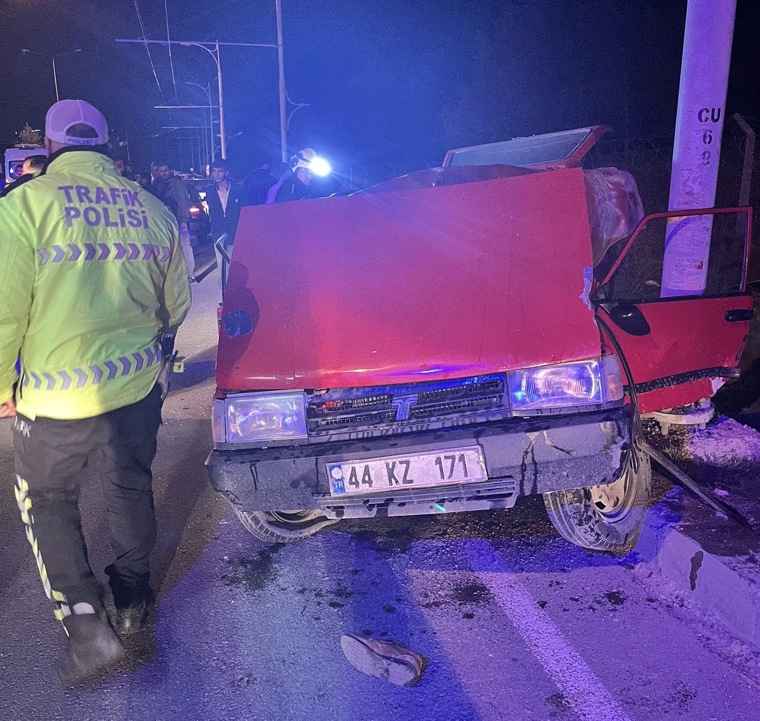 Malatya-Elazığ Yolu Bölge Trafik Müdürlüğü önünde&nbsp;üç aracın karıştığı trafik kazasında
