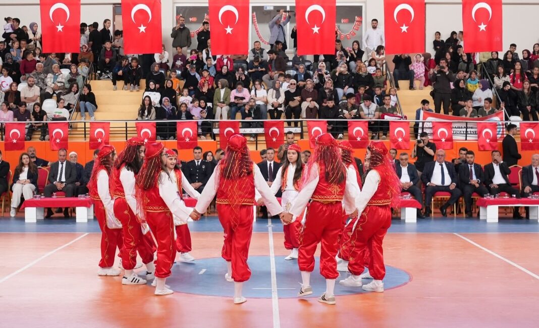 Darende’de 19 Mayıs Atatürk’ü Anma, Gençlik ve Spor Bayramı düzenlenen