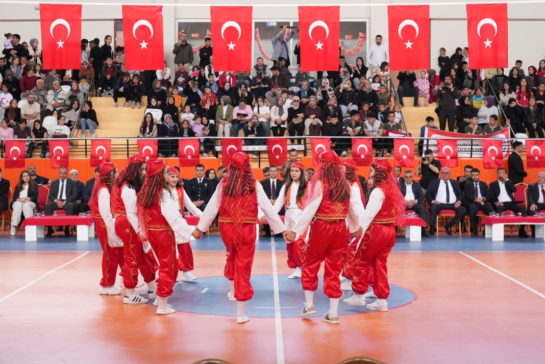 Darende’de 19 Mayıs Atatürk’ü Anma, Gençlik ve Spor Bayramı düzenlenen