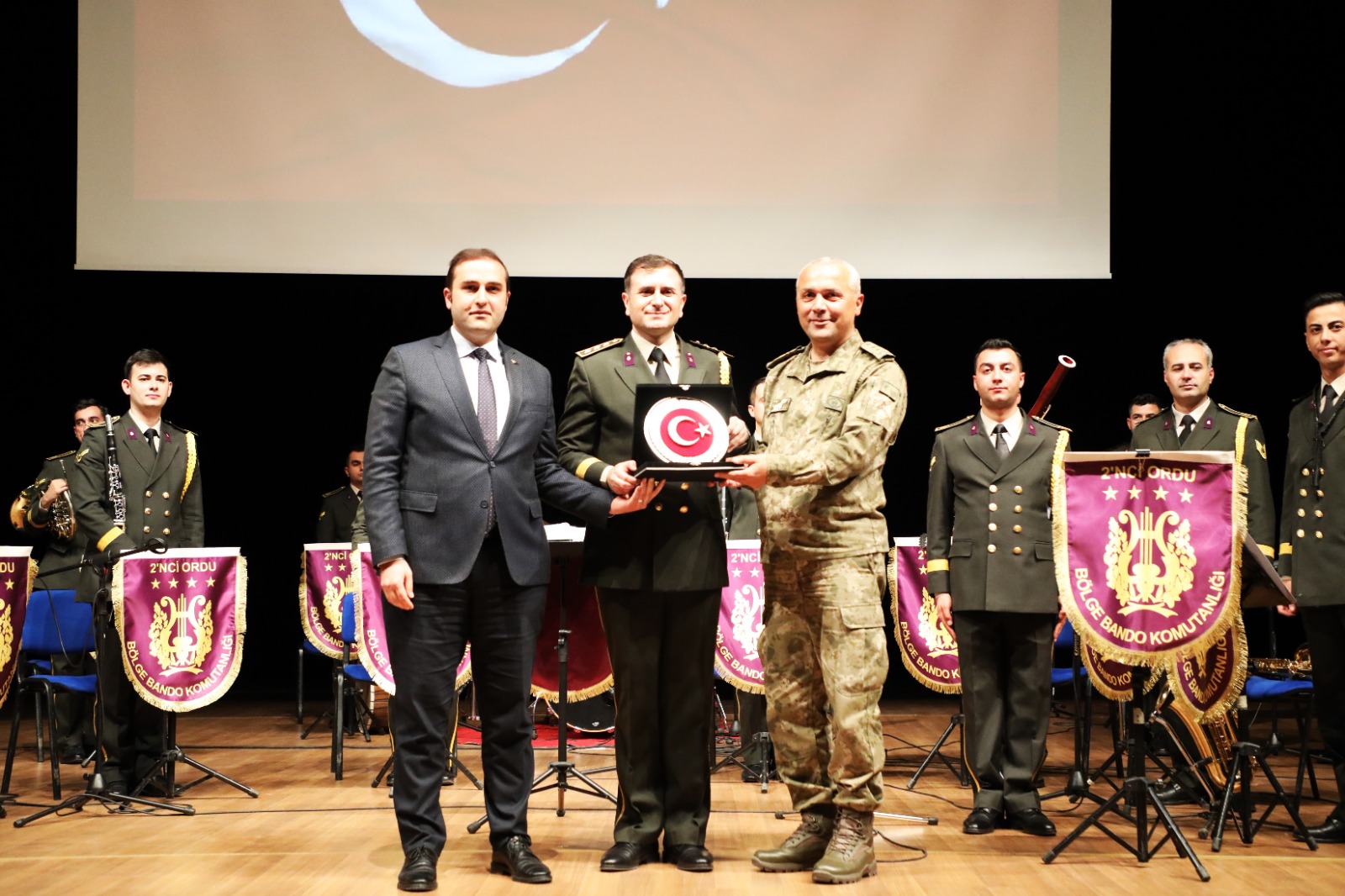 Muş Alparslan Üniversitesi ev sahipliğinde gerçekleştirilen konser programında, Malatya 2.