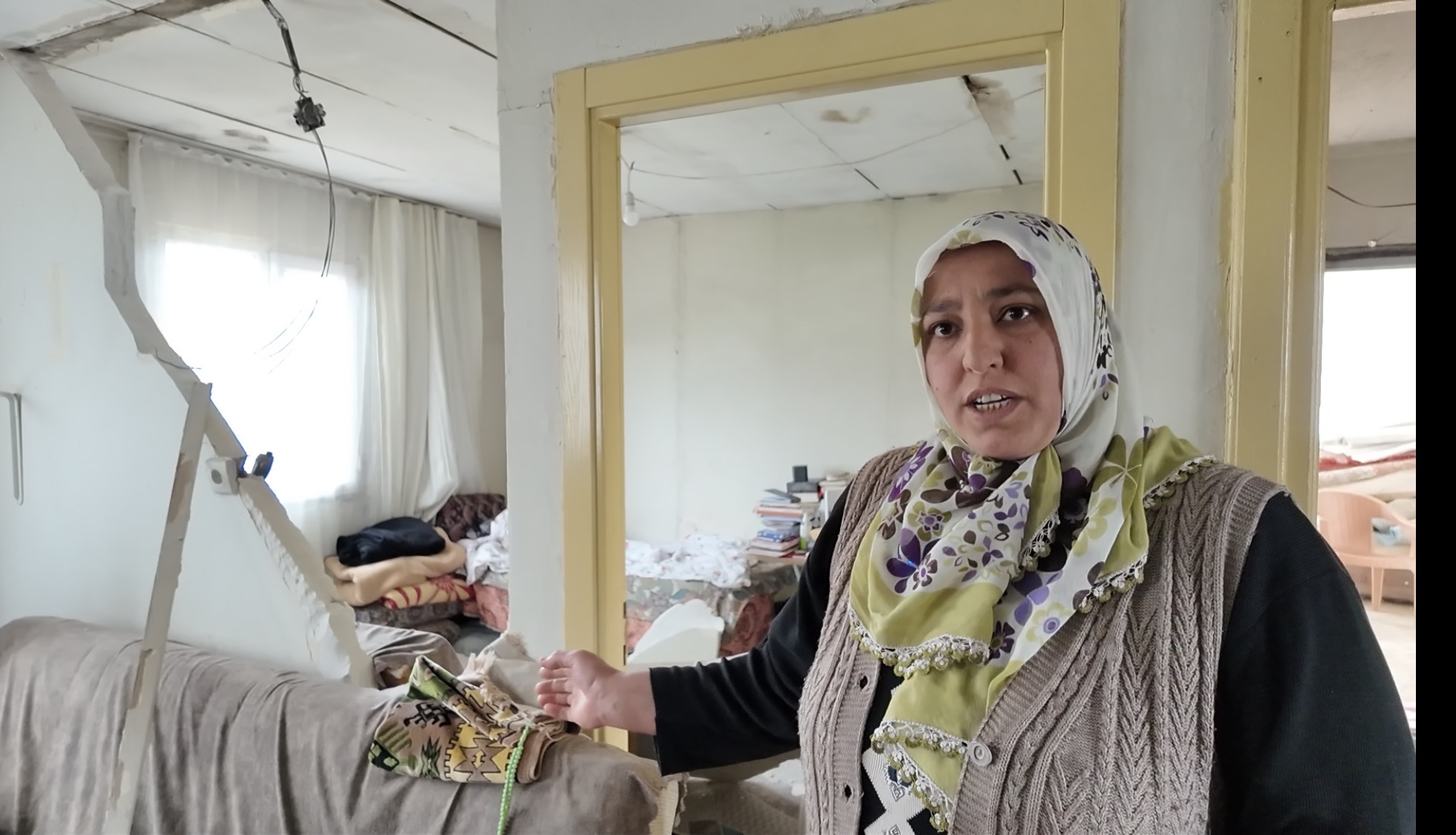 Doğanşehir’de yaşayan Ayfer Ayaz, 14 yaşındaki kızını son anda yıkılan