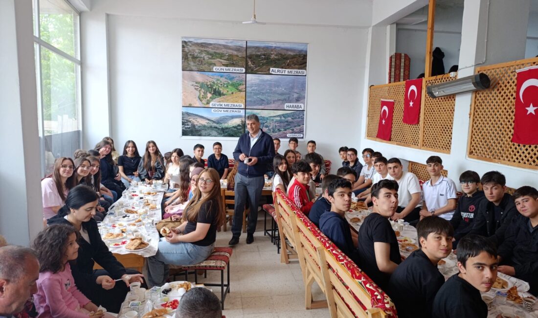 Kahramanmaraş’da silahlı saldırının yaşandığı Aysel Çalık Ortaokulu’nun öğrenci ve öğretmenleri,