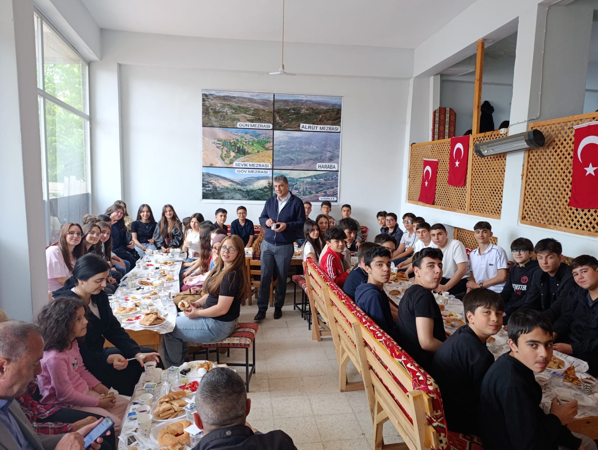 Kahramanmaraş’da silahlı saldırının yaşandığı Aysel Çalık Ortaokulu’nun öğrenci ve öğretmenleri,